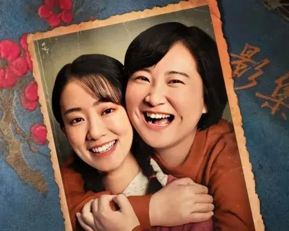 最近娱乐圈最火爆料,神秘恋情曝光，明星情侣疑陷三角恋风波  第3张